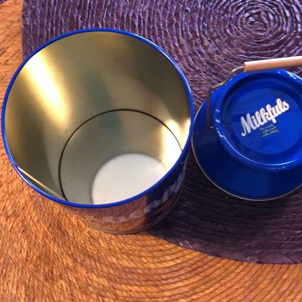 Vintage Milkfuls tin by Storck. - Picture 3 of 5